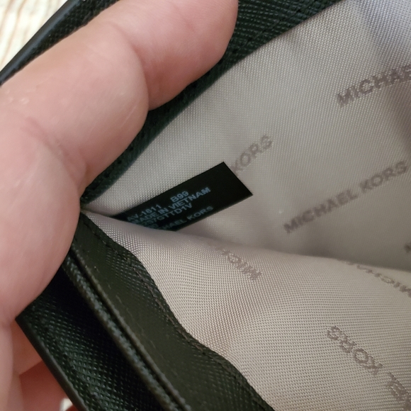 Michael Kors Jet Set Travel Bifold Wallet - Picture 8 of 8